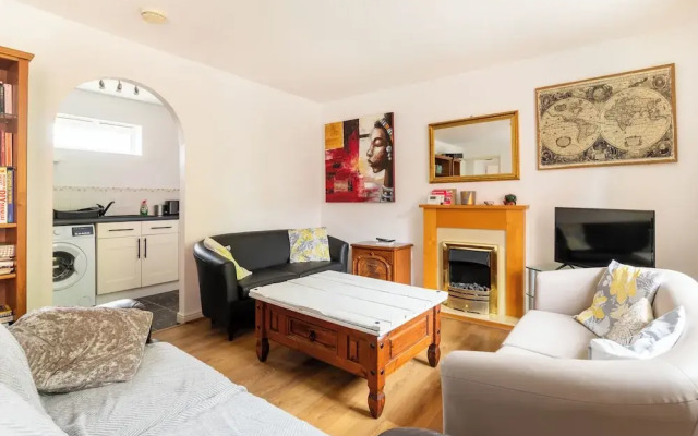 Charming Cosy Coach House in Fishponds, Bristol