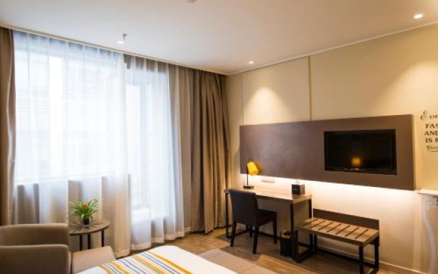 Home Inn Plus Shanghai Yushan Road Yuanshen Sports Center – Guest Rooms – Shanghai