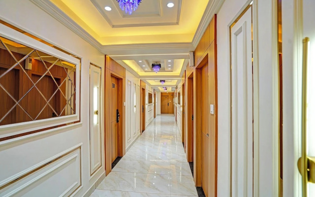 Fabhotel Raj Palace I