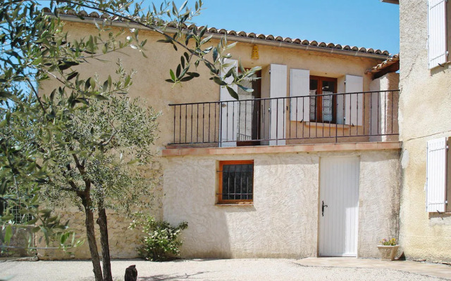 Cosy Holiday Flat With Communal Pool, Malaucène