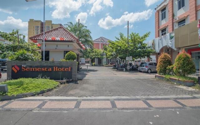 RedDoorz Premium Syariah @ Semarang City Center