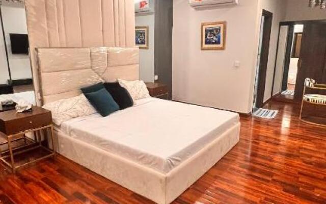 Grand Atrium Designer Apartment