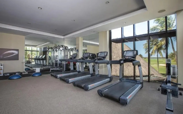 The Bay Club at Anahita