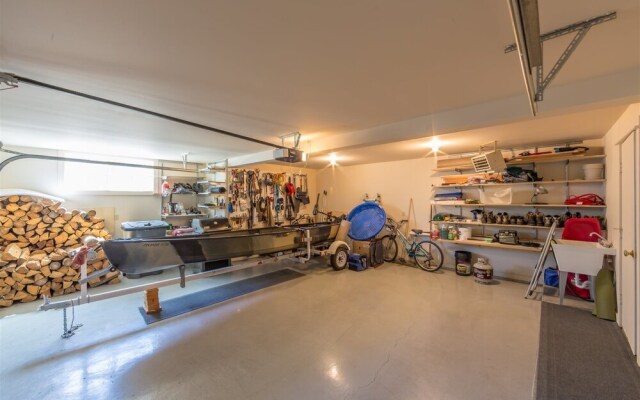 Big Sky - Crail Creek Retreat