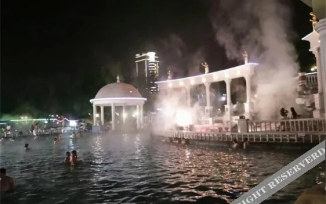 Qianjiang Hot Spring Hotel