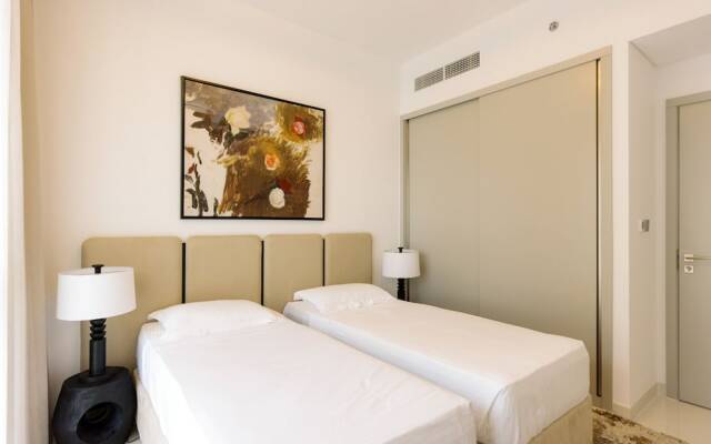 Beachfront Elegant 2BR Condo