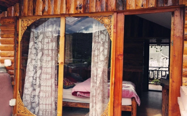 Luguhu Lakeside Apu Guest House
