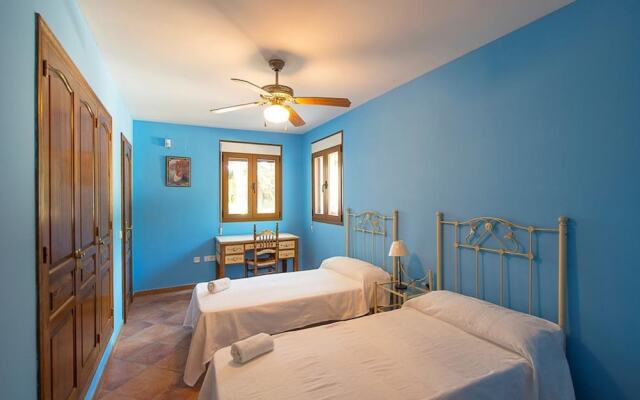 Villa - 4 Bedrooms with Pool and WiFi - 106398