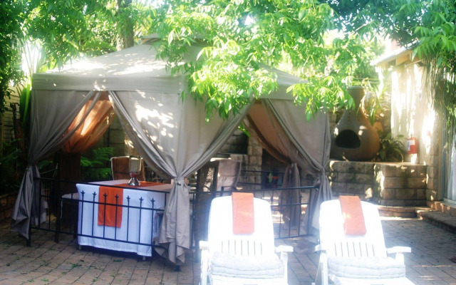 Dinkwe Lodge & Guest House