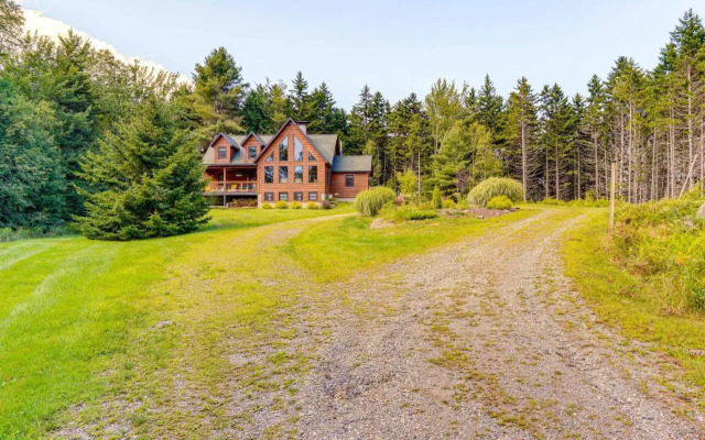Spacious Wilmington Cabin: Walk to Lake