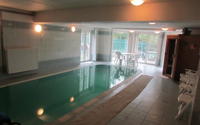 Villa with pool and sauna at Prague
