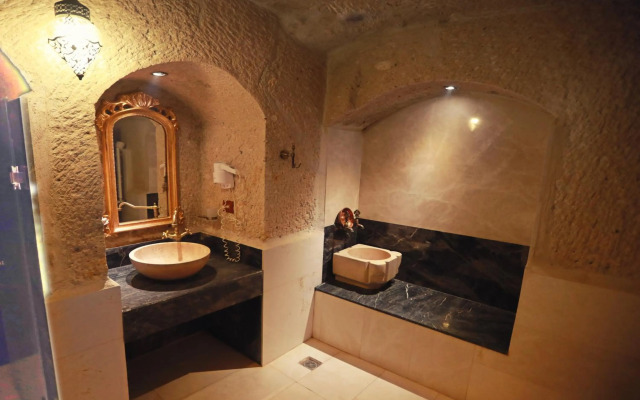 Traveller's Cave Hotel