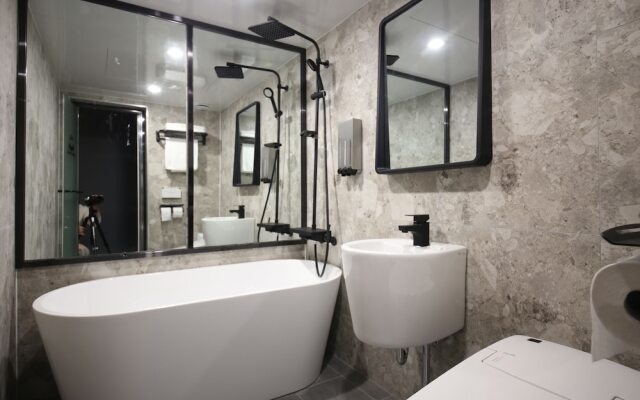 Gorilla Hotel the Wonju