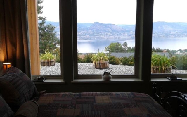 Above Naramata Bed & Breakfast