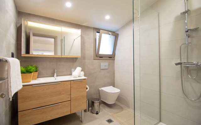 Manthos Beachfront Luxury Suite