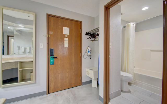 Quality Inn & Suites CVG Airport