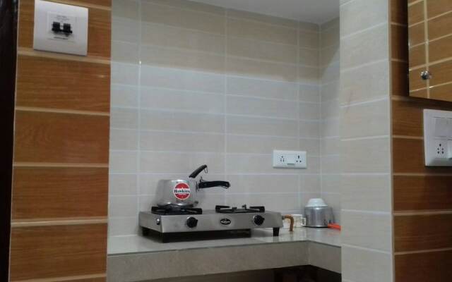 Posh, Nice Foreigner Area Lajpat Ngar Luxury Room