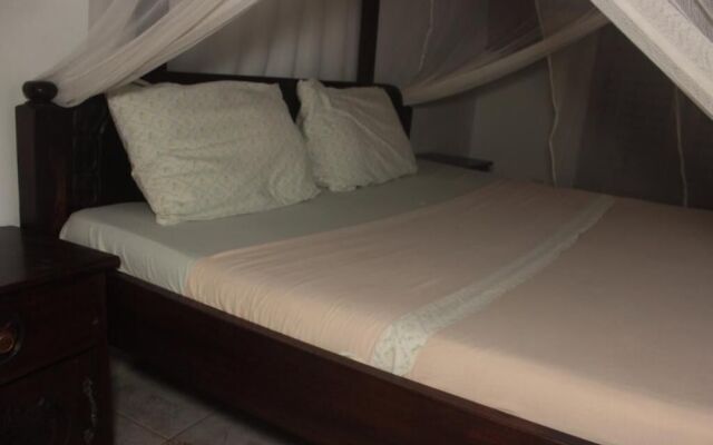 Travellers Paradise Diani - Hostel