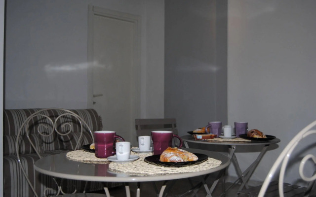Metropolis Rooms & Services