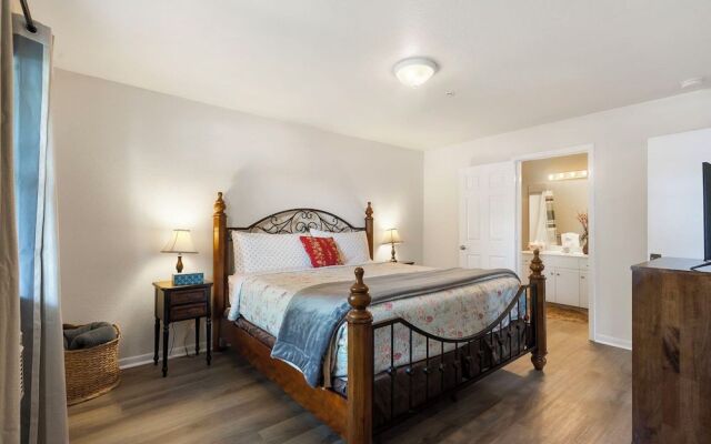 The Rockford Escape - Holiday Hills Branson - Golf Resort - Outdoor Pools