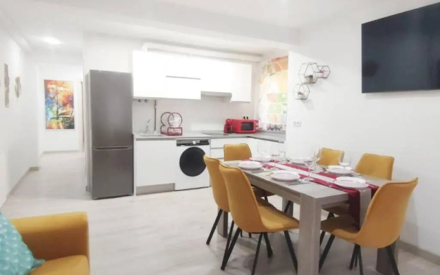 - LUJO - Parking, Maquina Arcade, Wifi y Netflix