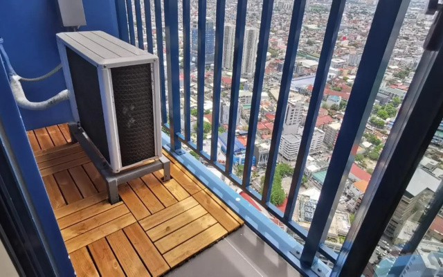 1BR balcony fast Internet Netflix in Makati Manila Air Residences