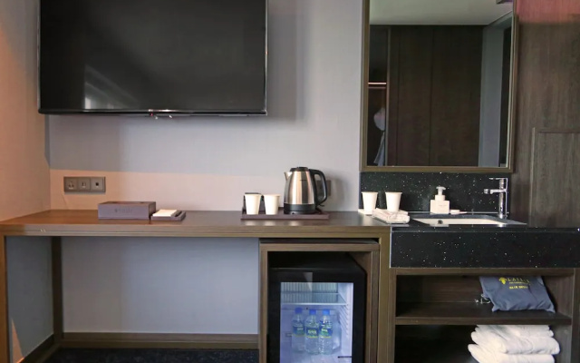 Layers Hotel Busan Hadan