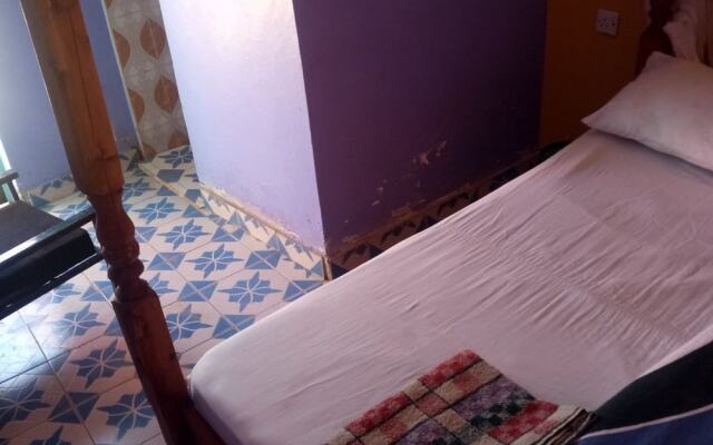 Acaliputo Guest House