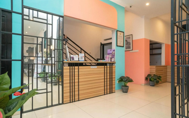Sans Hotel FiFFa Premiere Malang