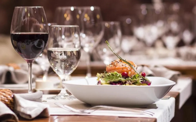 Adonis Hotel Le Chastellan