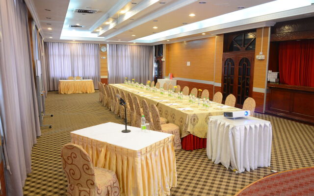 Central Hotel Yangon
