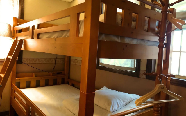 Iza Kamakura Guest House & Bar - Hostel