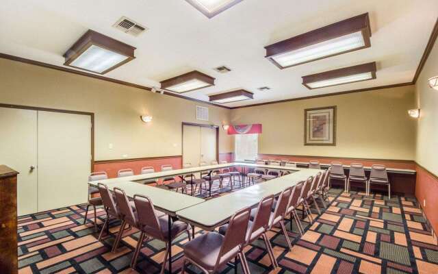Econo Lodge Inn & Suites Eagle Pass