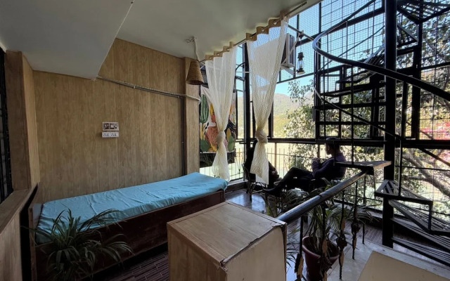 Yes Hotel By The Ganges