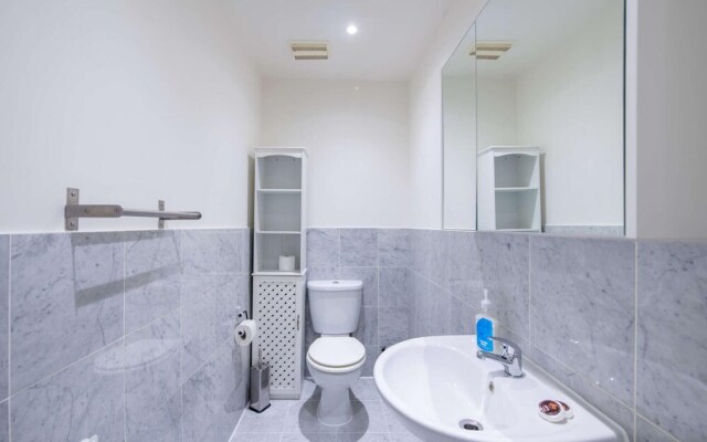 Modern 2 Double Bedroom Apartment in Kensington