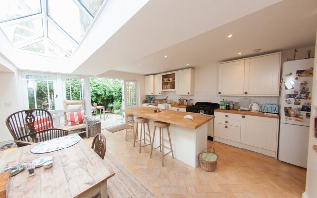 Bright and Homey House With Garden, for 5