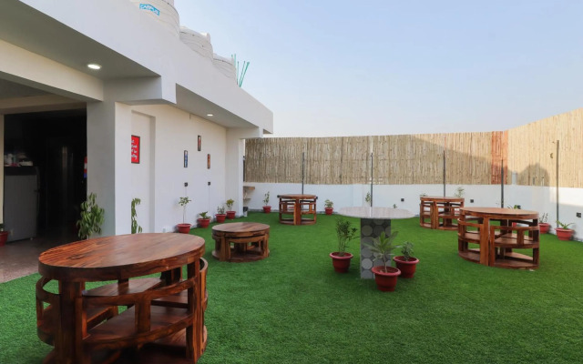 Flagship 75893 Hotel Maharaja Gold