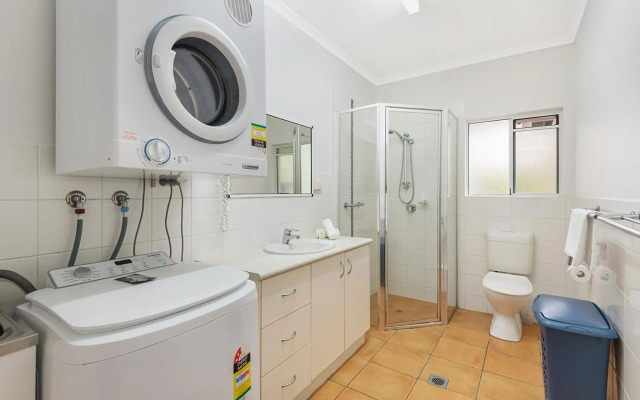 Port Douglas Outrigger Holiday Apartments