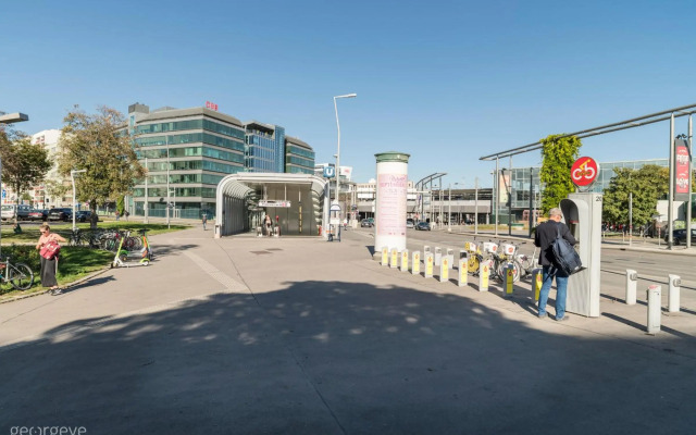 Prater Balcony Suite by ichbucheAT