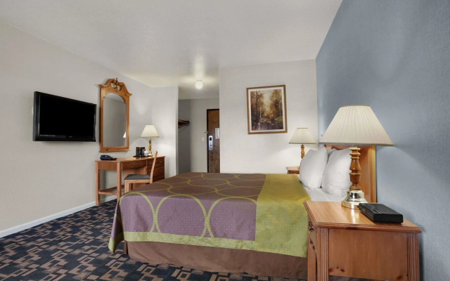 Gateway Inn & Suites