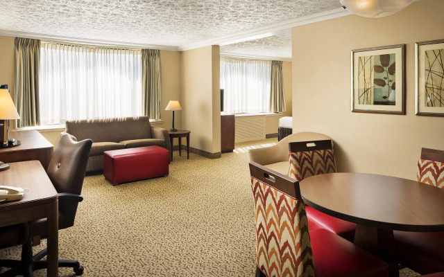 Crowne Plaza Louisville Airport Expo Ctr by IHG