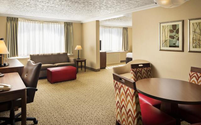 Crowne Plaza Louisville Airport Expo Ctr by IHG