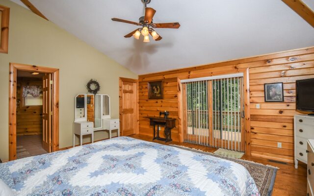 Cozy Cabin 4 Bedroom House