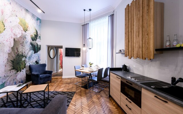 Arts Apartments