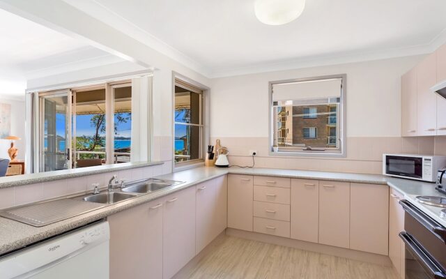 Ronald Avenue, Unit 2/36