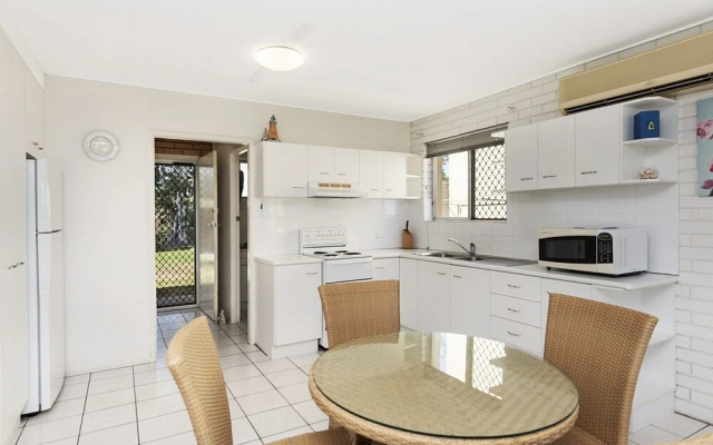 Ground floor air conditioned, fabulous waterviews overlooking Pumicestone Passage