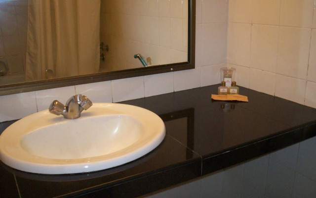 Hotel Grand Crystal