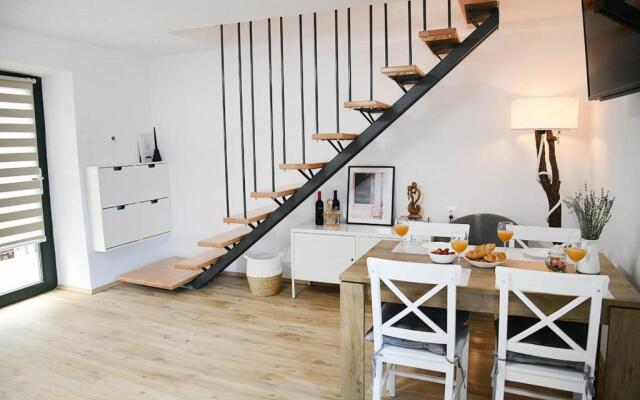 Apartment D & Studio L