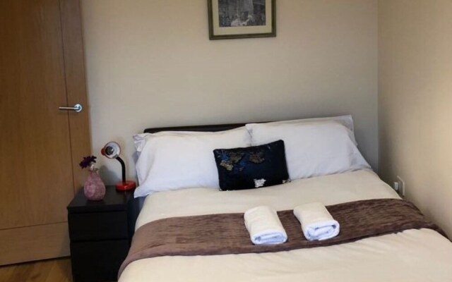 2 Bed Flat by Shoreditch Station Zone 1