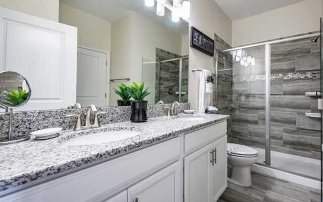 Furnished 8 Bed 5 Bath Villa